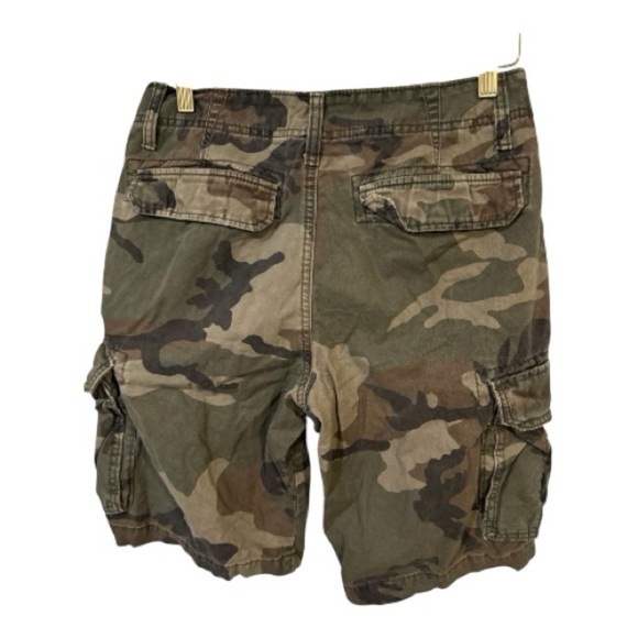 Old Navy Men's Green Camouflage Cargo Shorts - Picture 3 of 6